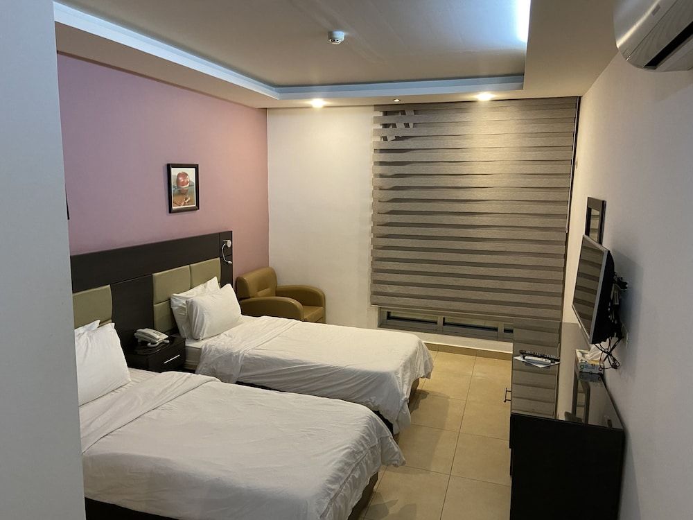 undefined 7 Days Hotel 2