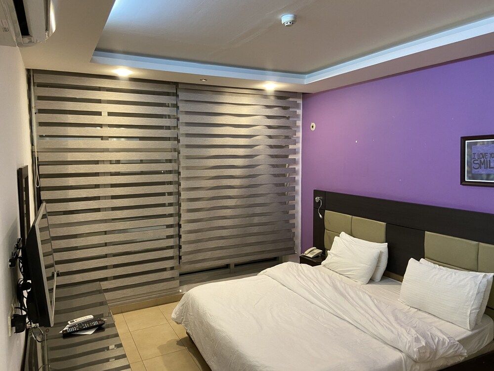 undefined 7 Days Hotel 8