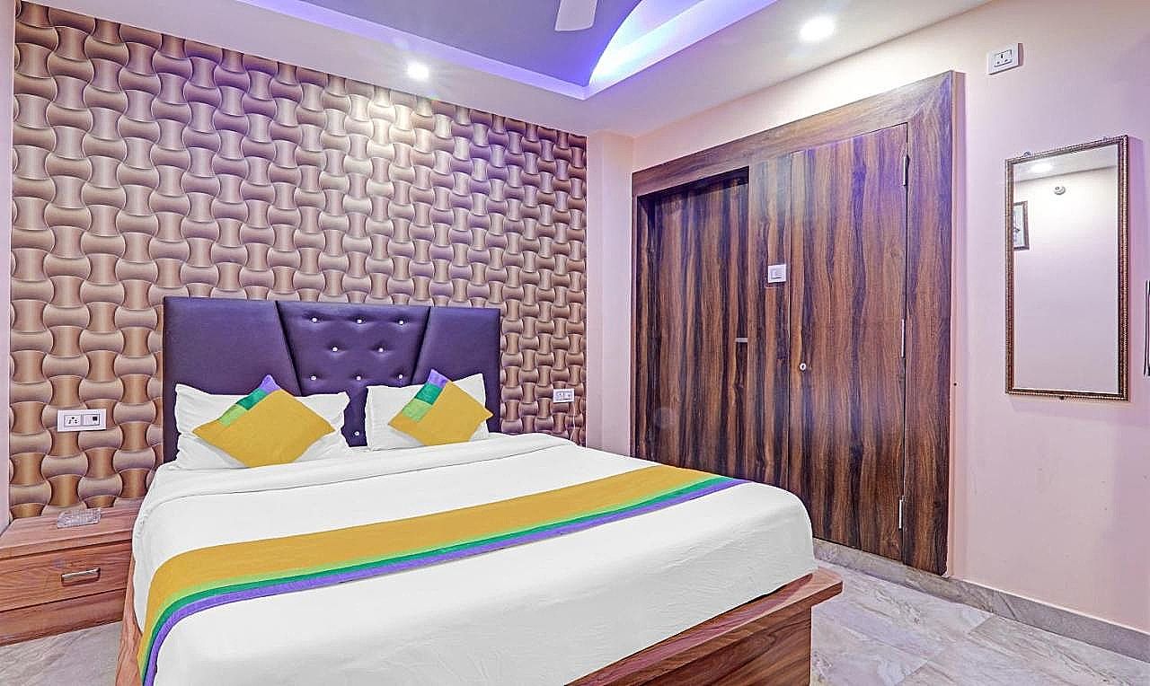  Itsy Hotels Royal Galaxy - 3 km from Sangam Economy Room 4