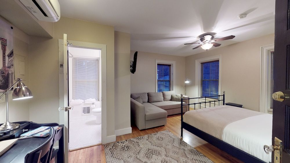 Deluxe Room, 1 Queen Bed