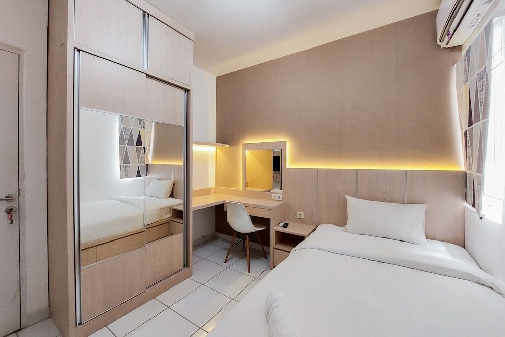 undefined Cozy And Minimalist Studio (No Kitchen) At Aeropolis Apartment 4