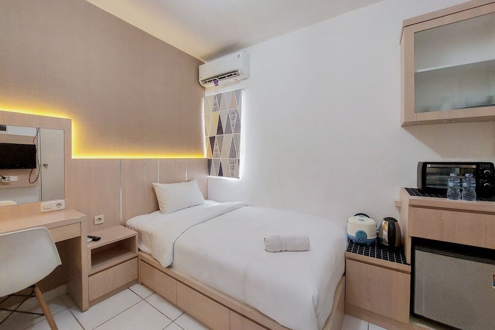 undefined Cozy And Minimalist Studio (No Kitchen) At Aeropolis Apartment