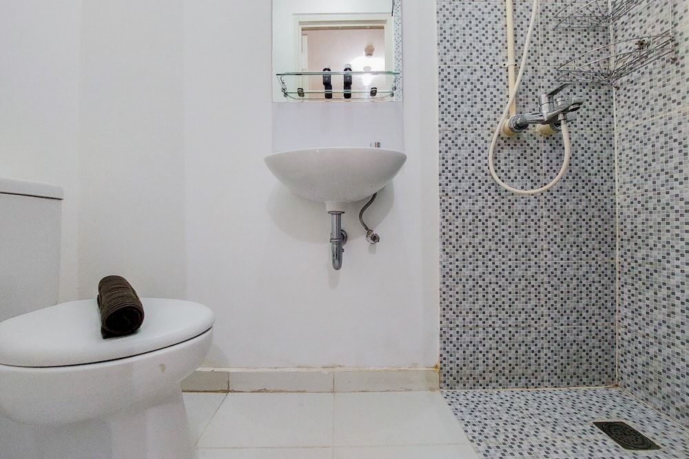 undefined Cozy And Minimalist Studio (No Kitchen) At Aeropolis Apartment 8