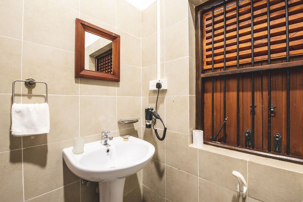 Thambu Illam Deluxe Room 3