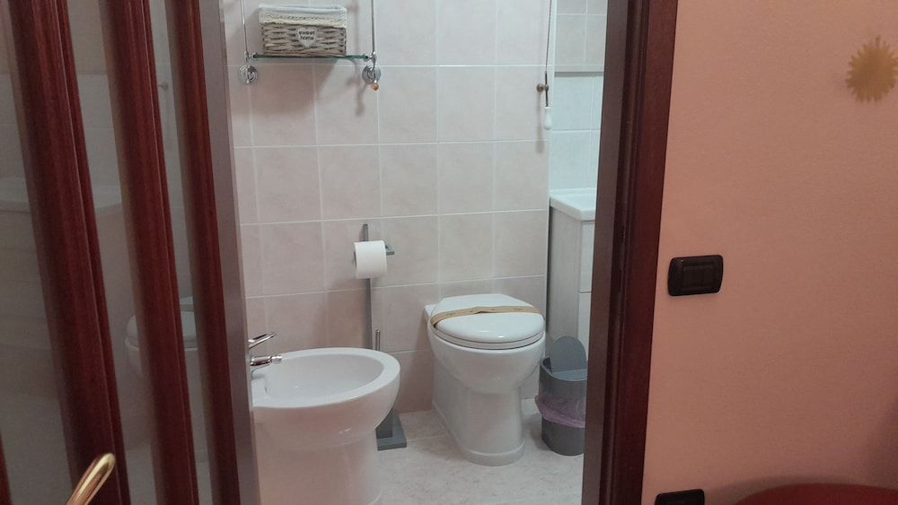 Le Calle Classic Twin Room, 2 Twin Beds, Non Smoking, Ensuite (Purple Room) 7