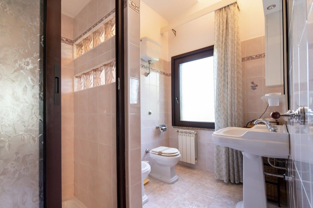 Le Calle Basic Quadruple Room, Non Smoking, Mountain View 4