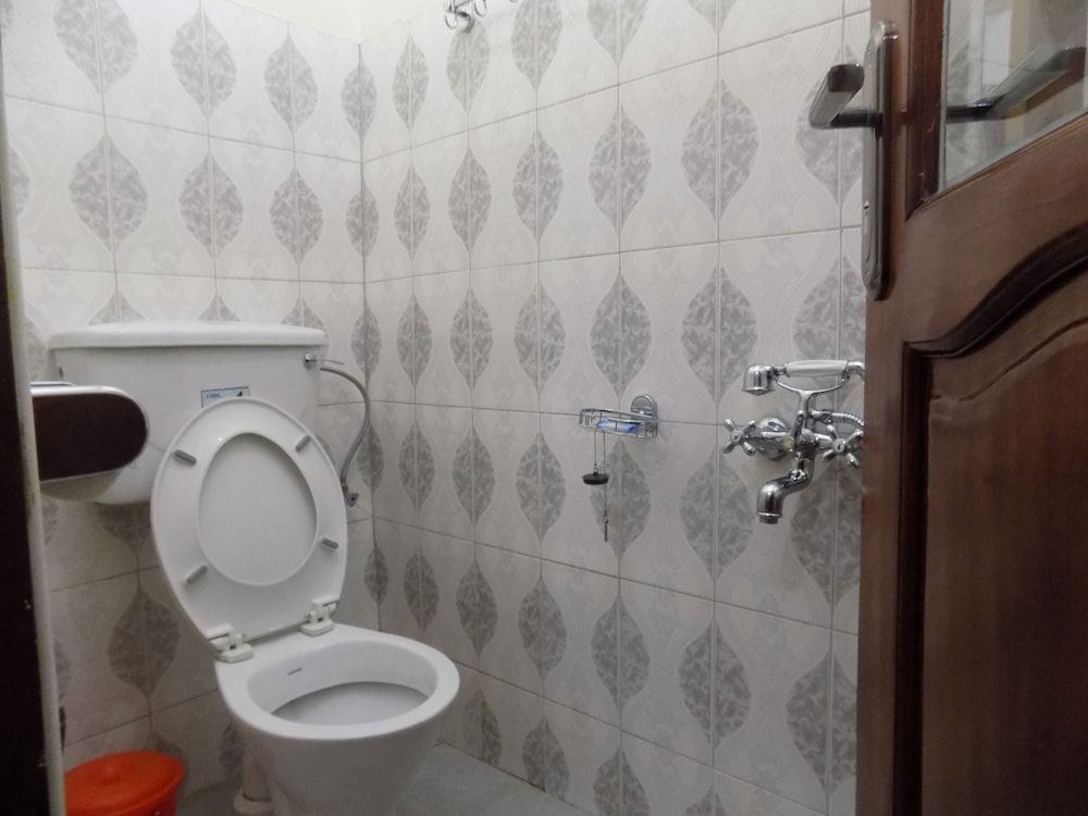 Japs Motel Mbarara Twin Room 12