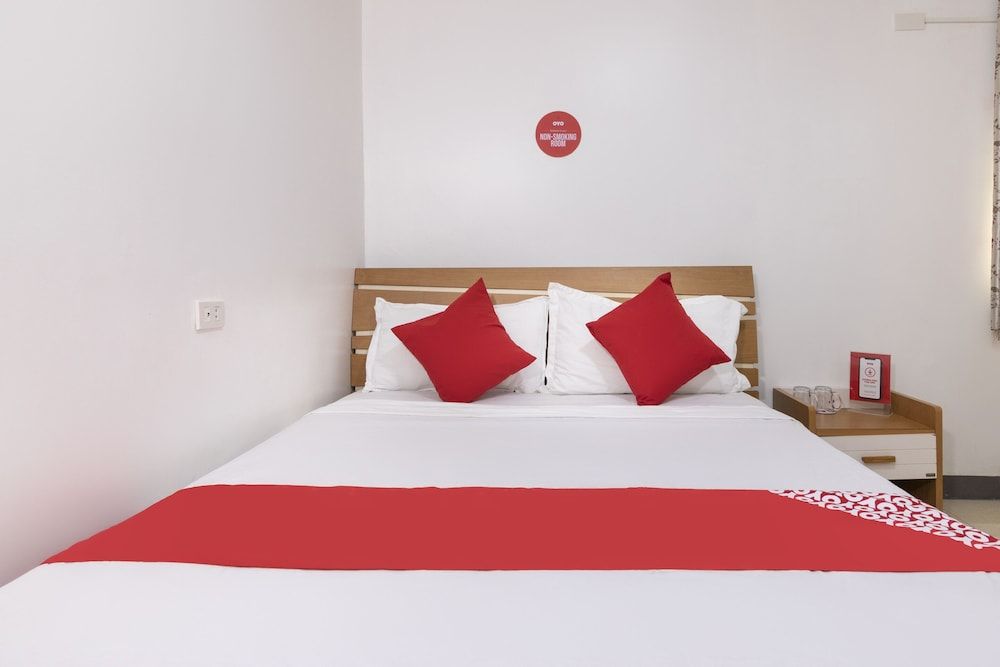 undefined OYO 416 Lucky Hotel 4