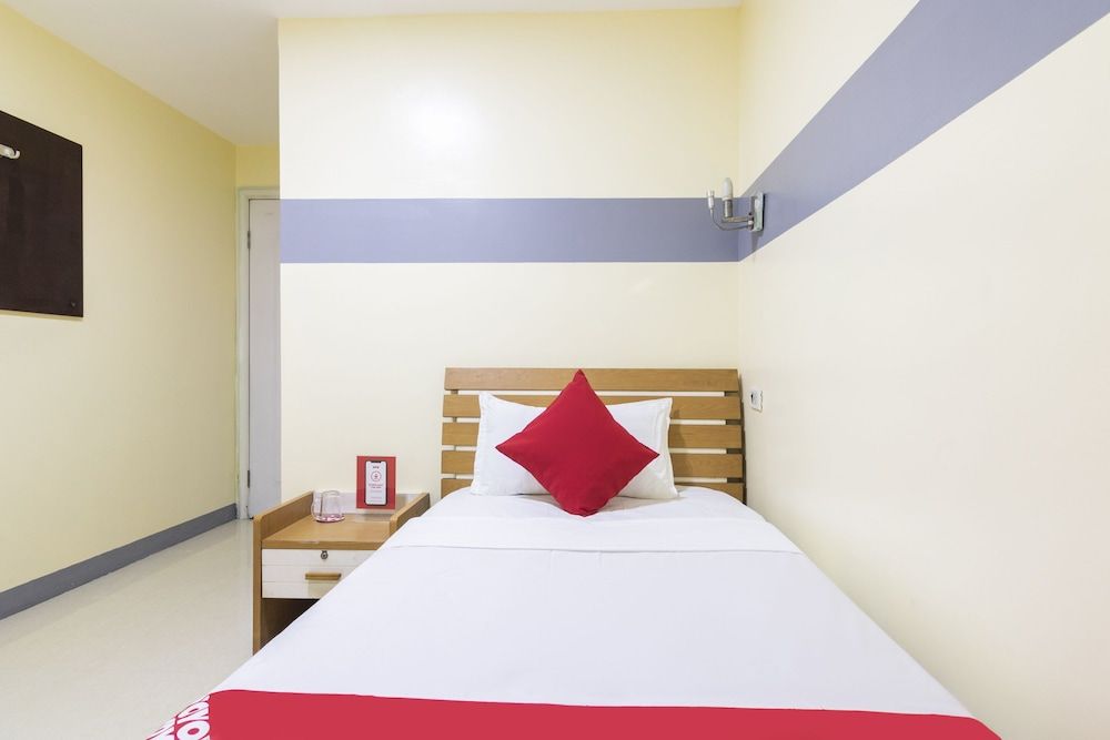 OYO 416 Lucky Hotel