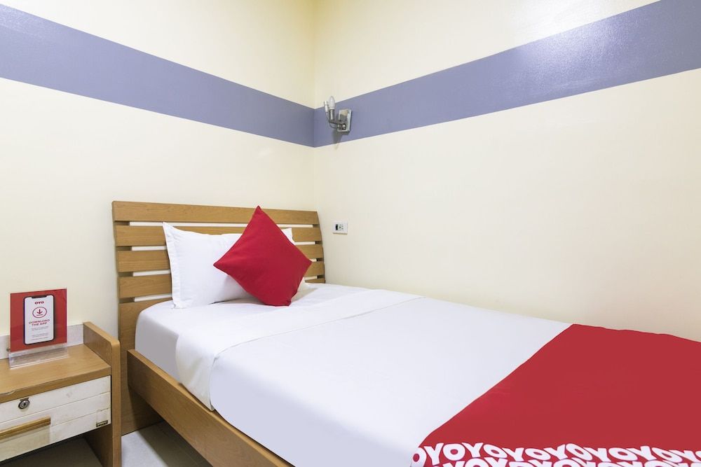 undefined OYO 416 Lucky Hotel 9