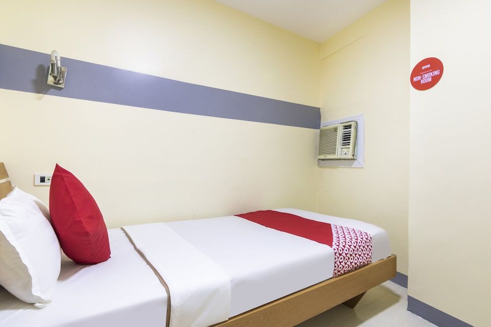 undefined OYO 416 Lucky Hotel 8