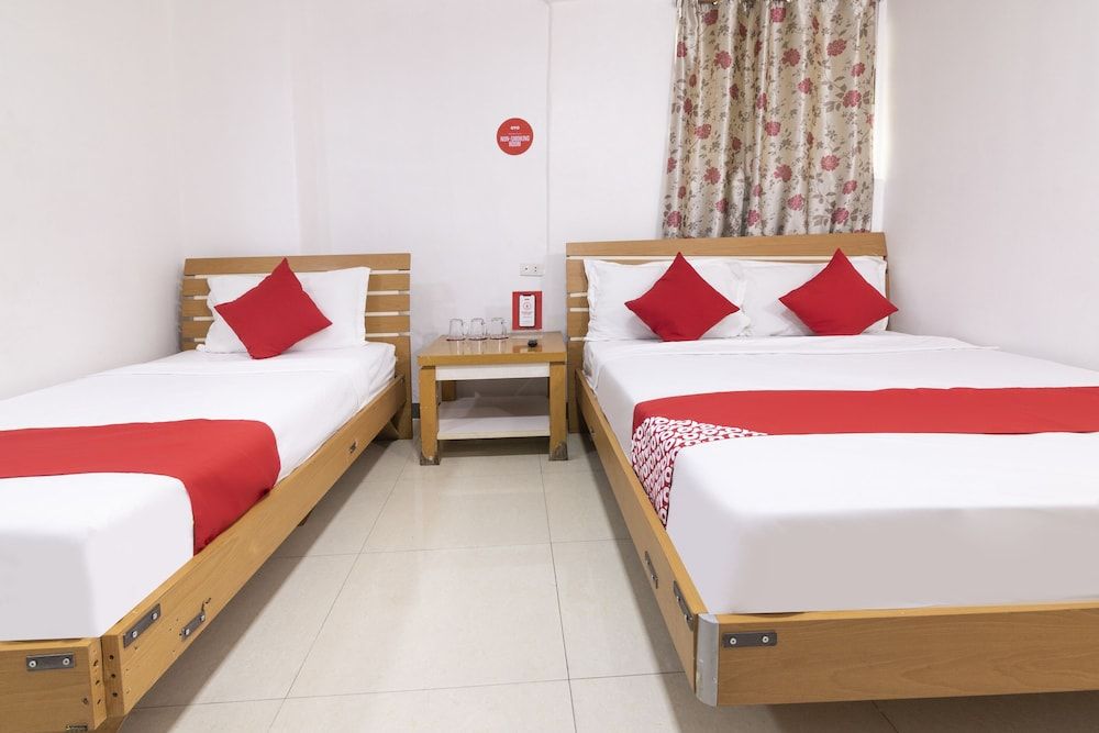 undefined OYO 416 Lucky Hotel 2