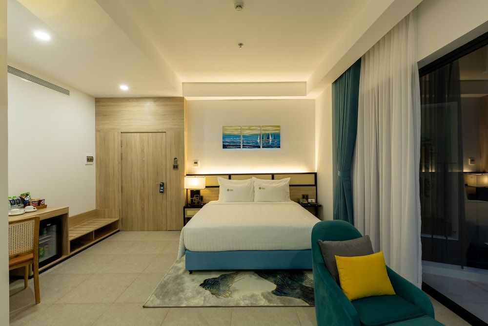 Suite, City View