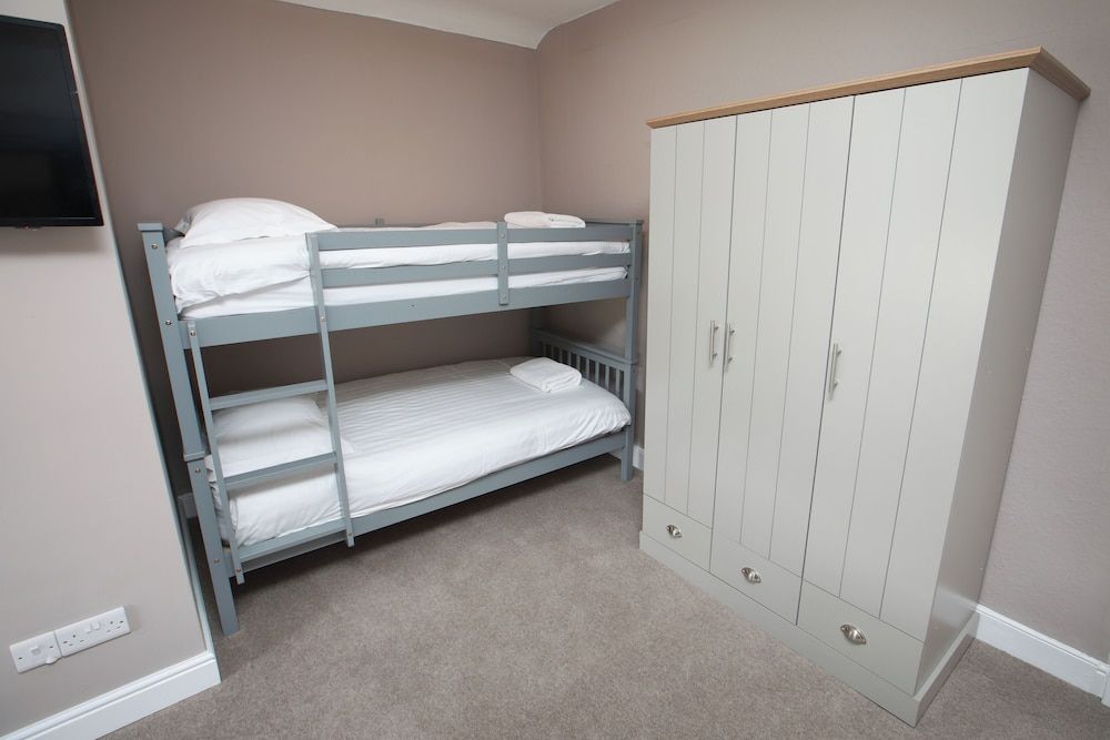 Family Room, Multiple Beds