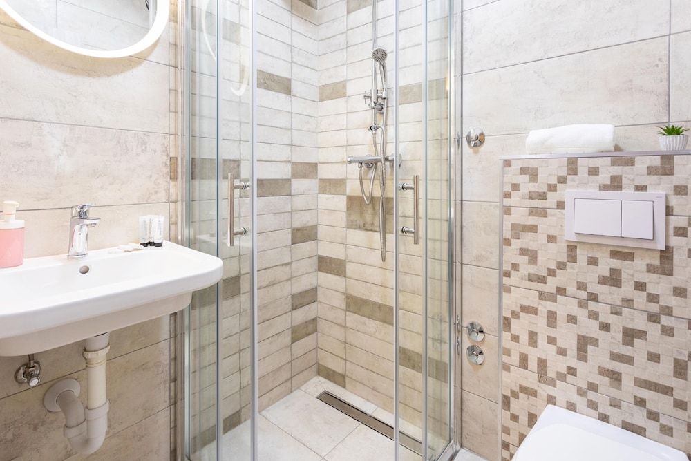 undefined Spacious Studio Near City Center 7