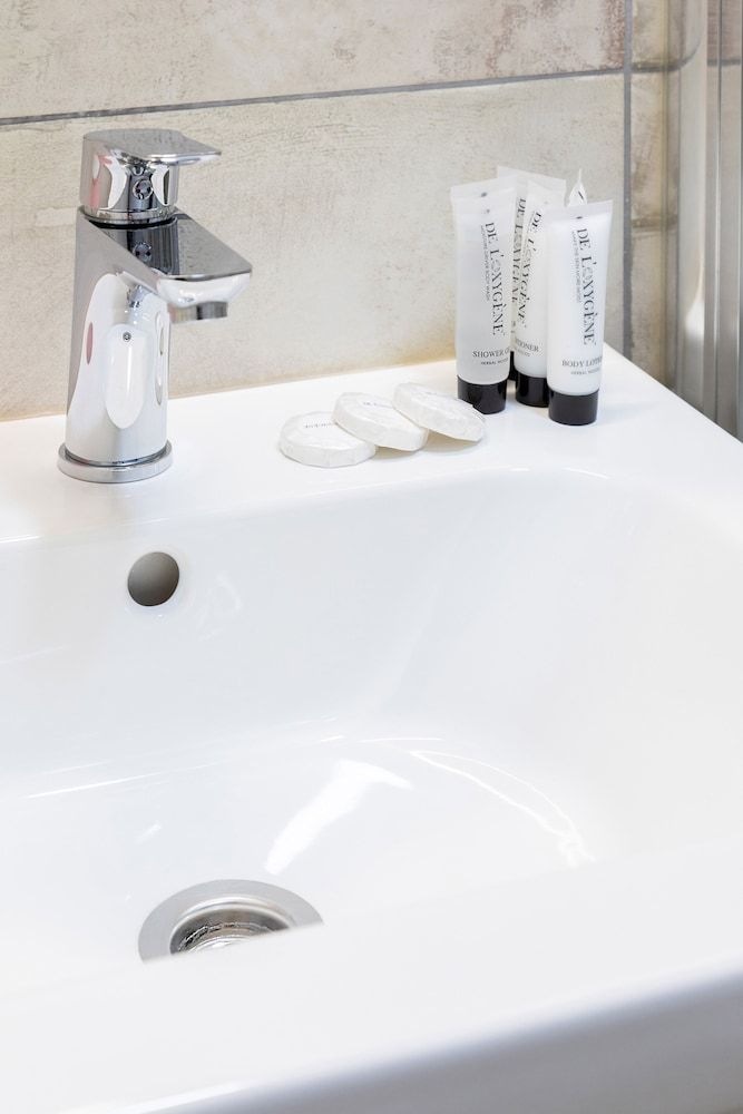 undefined Spacious Studio Near City Center 9