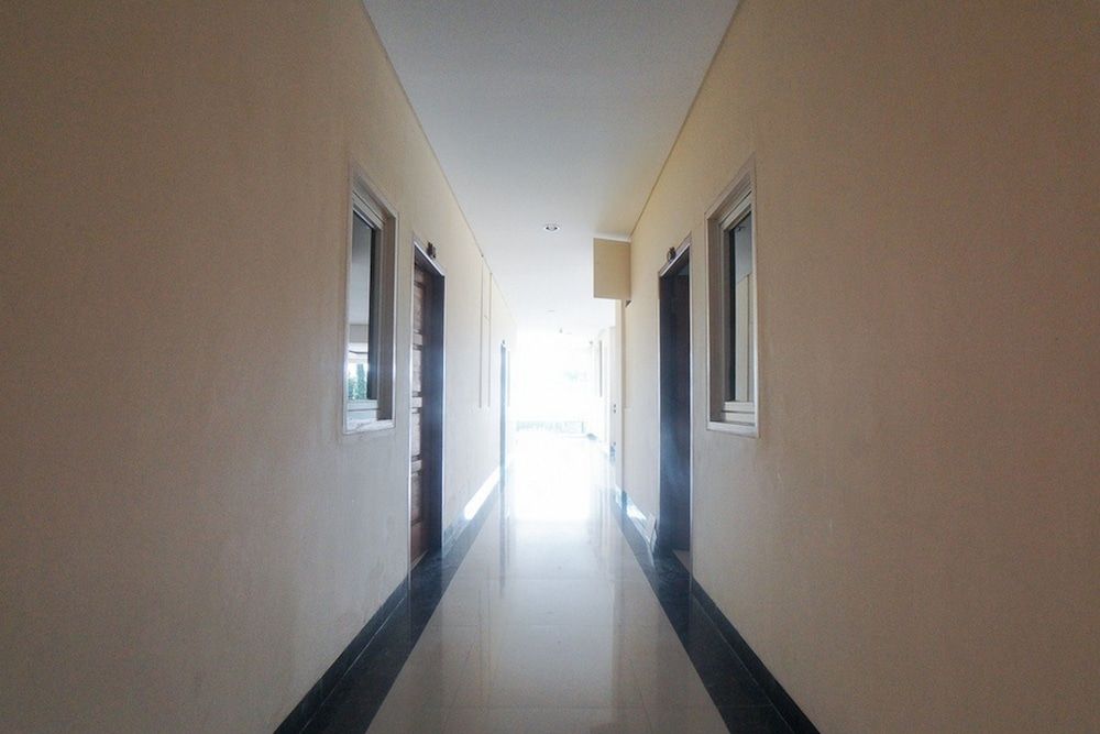 undefined RedDoorz Plus near Green Pramuka Square Mall 10