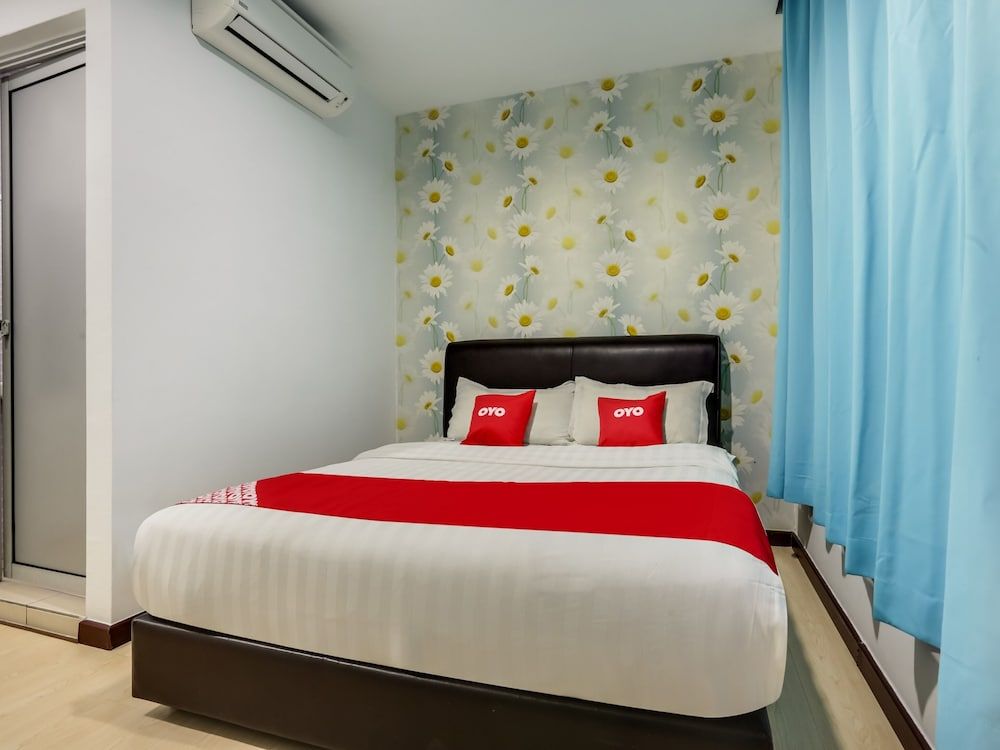 OYO 89583 Grove Hotel Deluxe Double Room 2