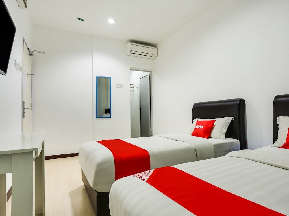 OYO 89583 Grove Hotel Superior Suite 2