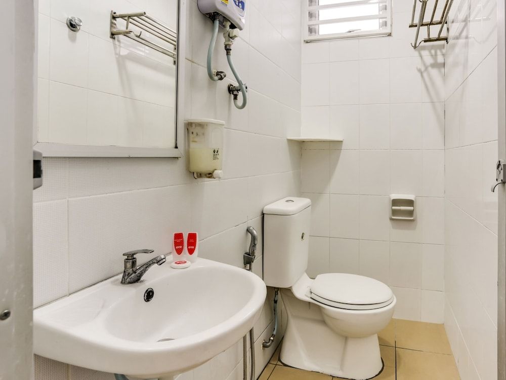 OYO 89583 Grove Hotel Superior Suite 4