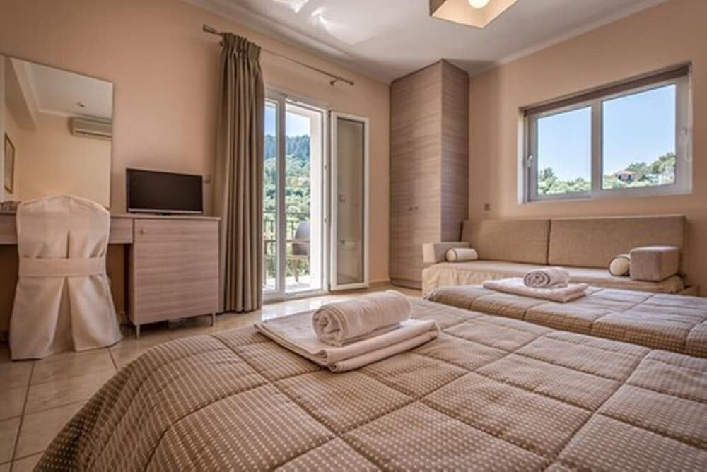 Family Room (Panoramic View)