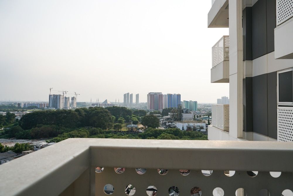 undefined Relax and Comfy with Pool View @ Studio West Vista Apartment 2