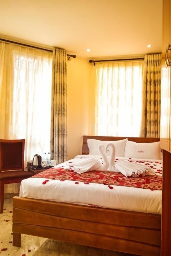 Salehe Safaris Hotel Standard Double Room 7