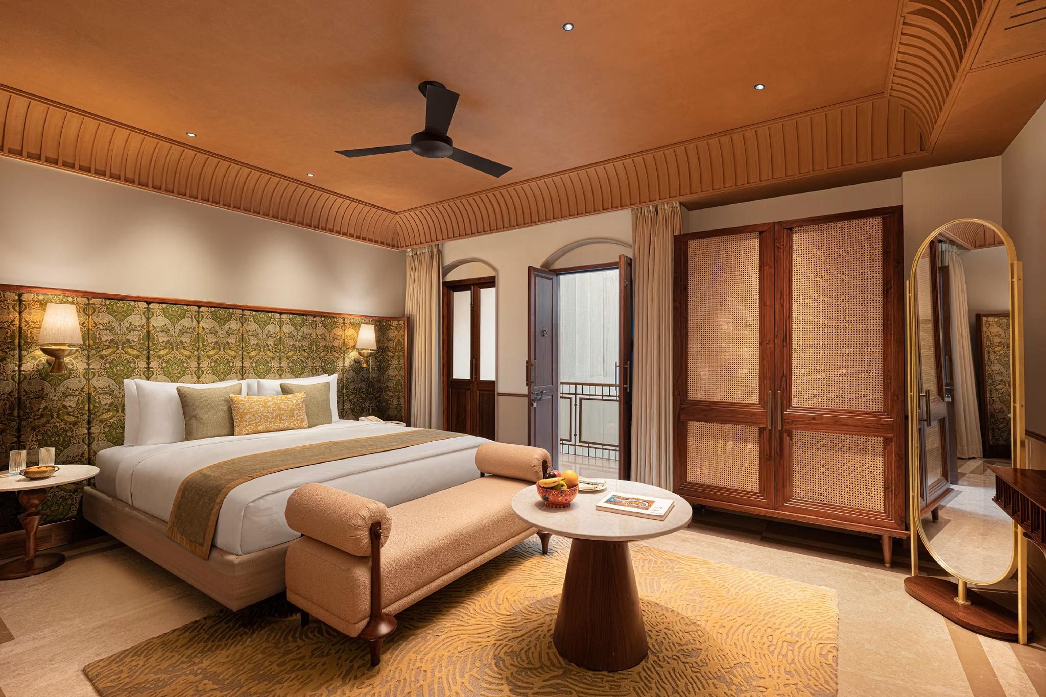 Deluxe Grand Room Courtyard View
