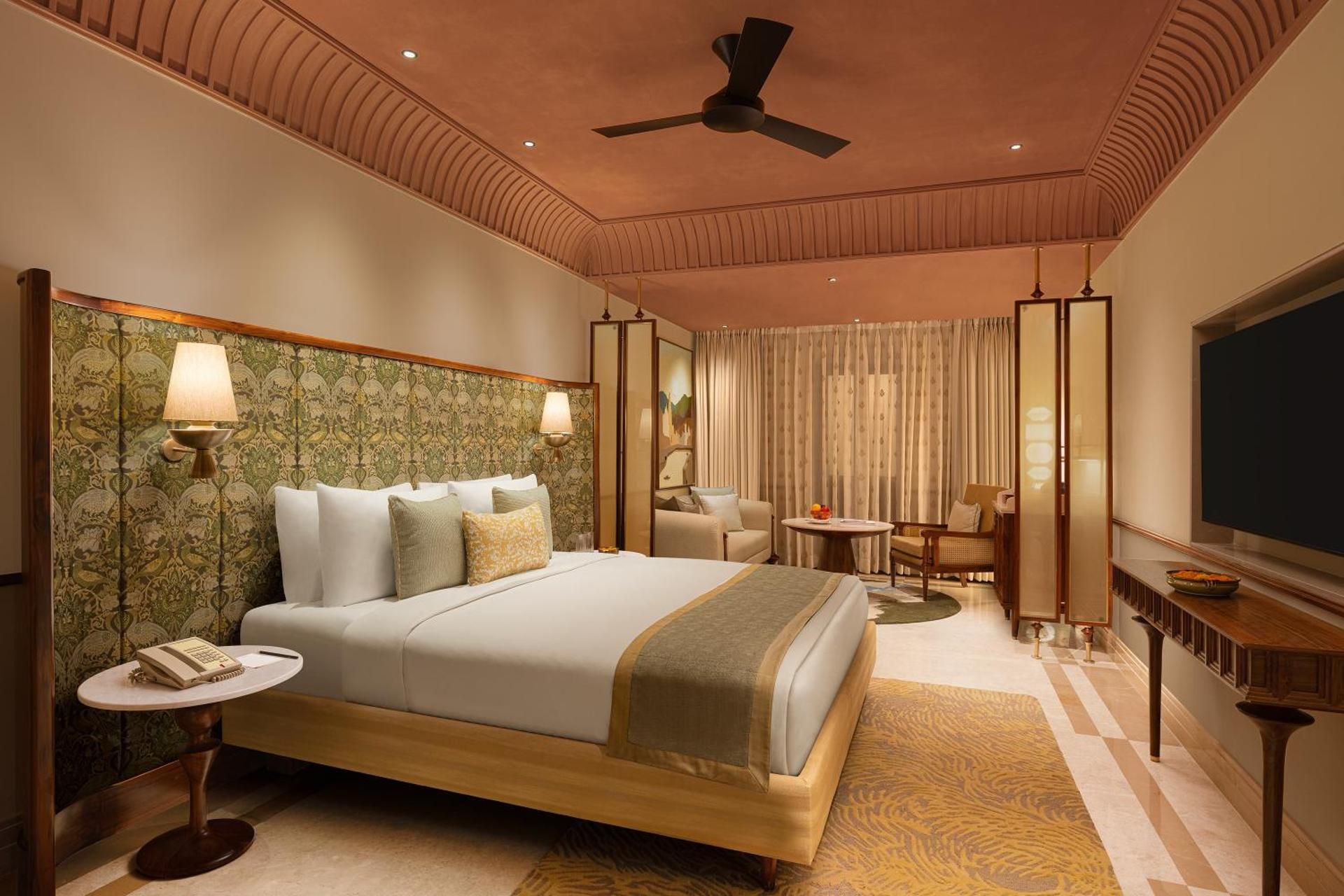 Deluxe Grand Room Courtyard View