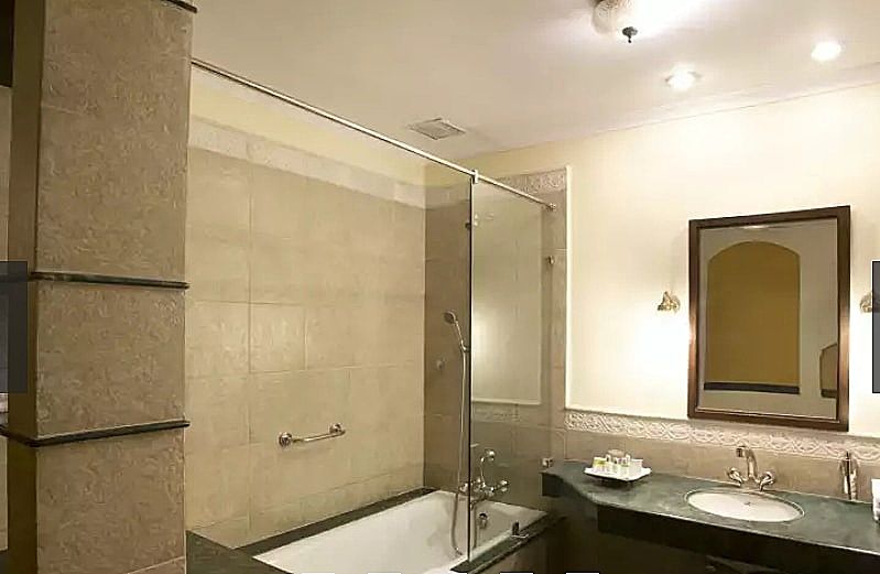 Deluxe Grand Room Courtyard View