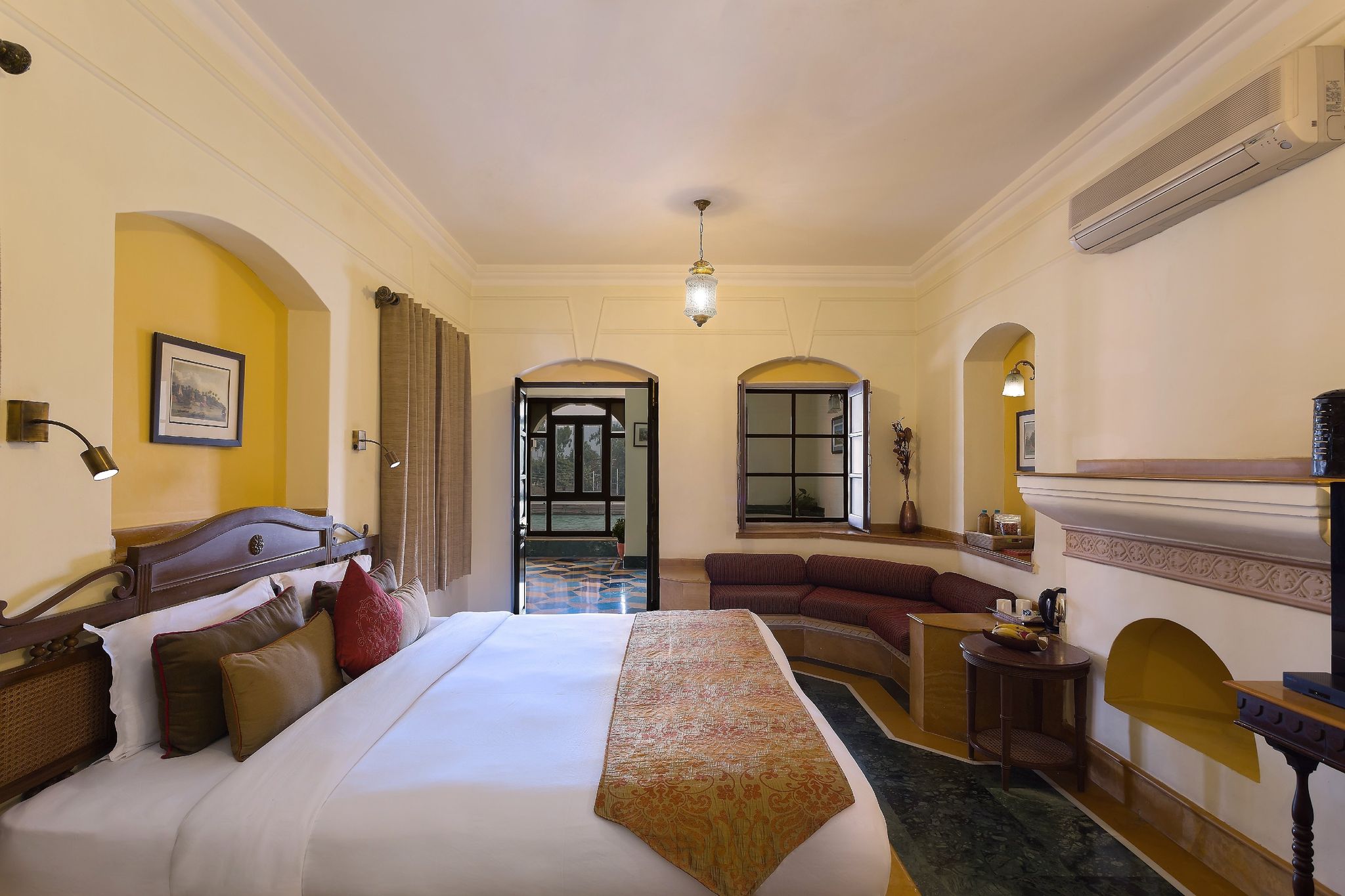 Deluxe Grand Room Courtyard View