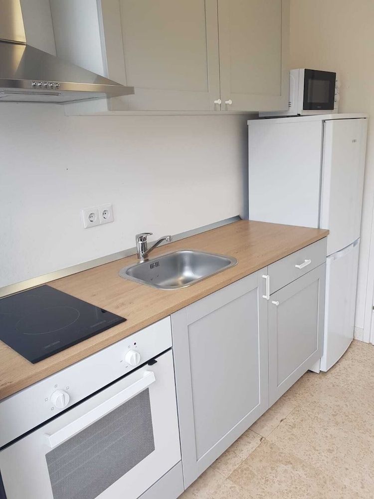 undefined Bright and Cozy Studio Near City Center 6