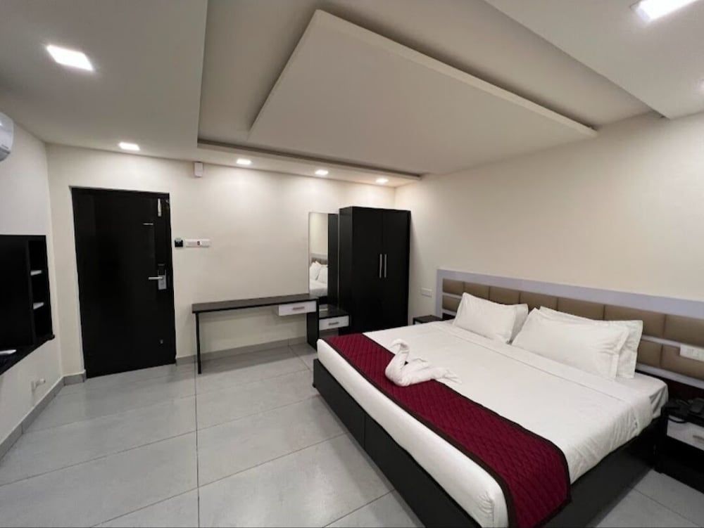 Clarks Inn Express Sirkazhi Standard Room, 1 Queen Bed 3