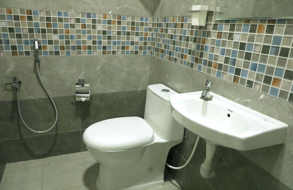 Clarks Inn Express Sirkazhi Standard Room, 1 Queen Bed 5