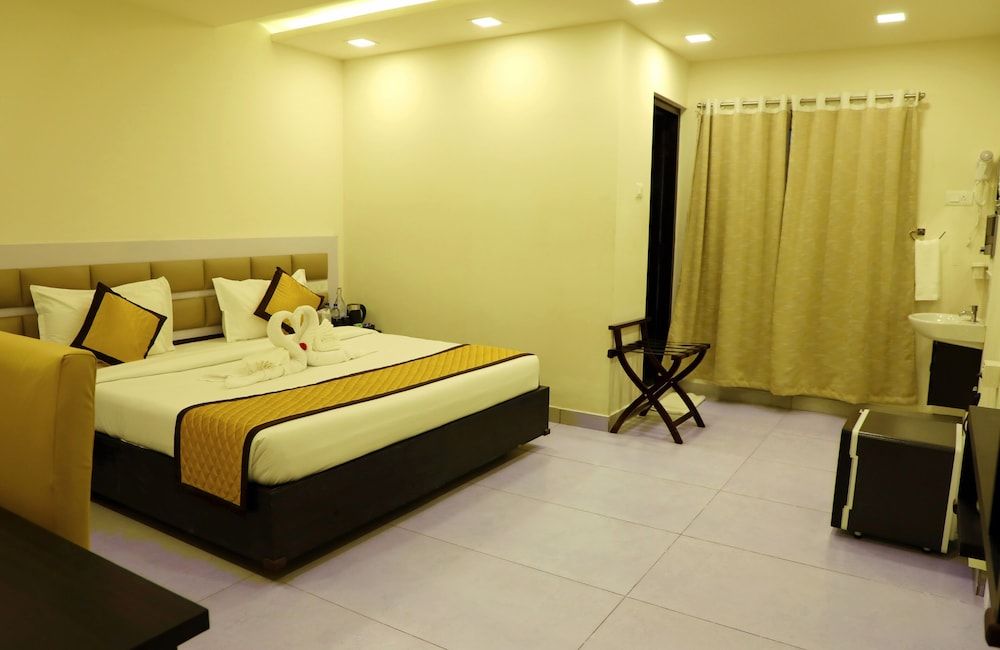Clarks Inn Express Sirkazhi Standard Room, 1 Queen Bed 4