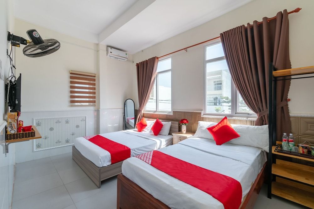 OYO 238 Luxury Motel Deluxe Triple Room 5