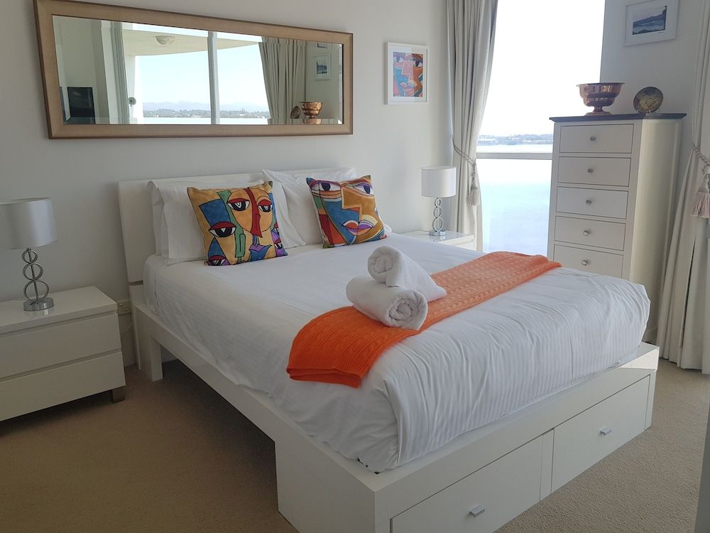Deluxe Two Bedroom Apartment With Two Bathrooms