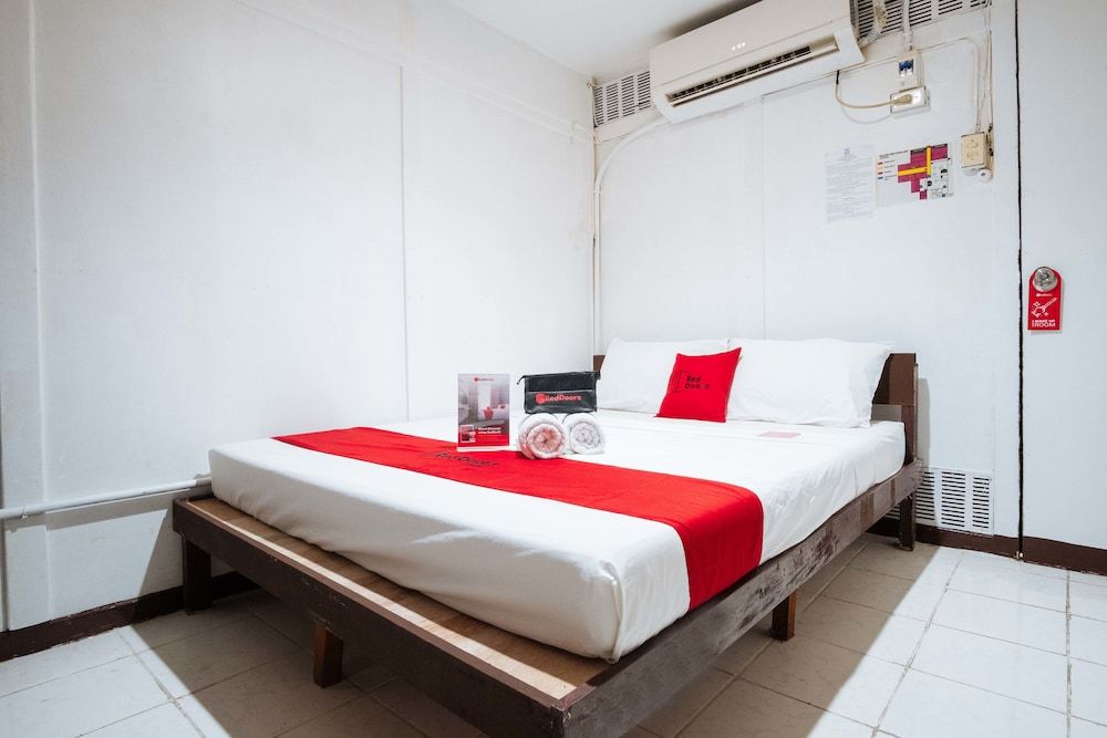 RedDoorz @ Downtown Bacolod