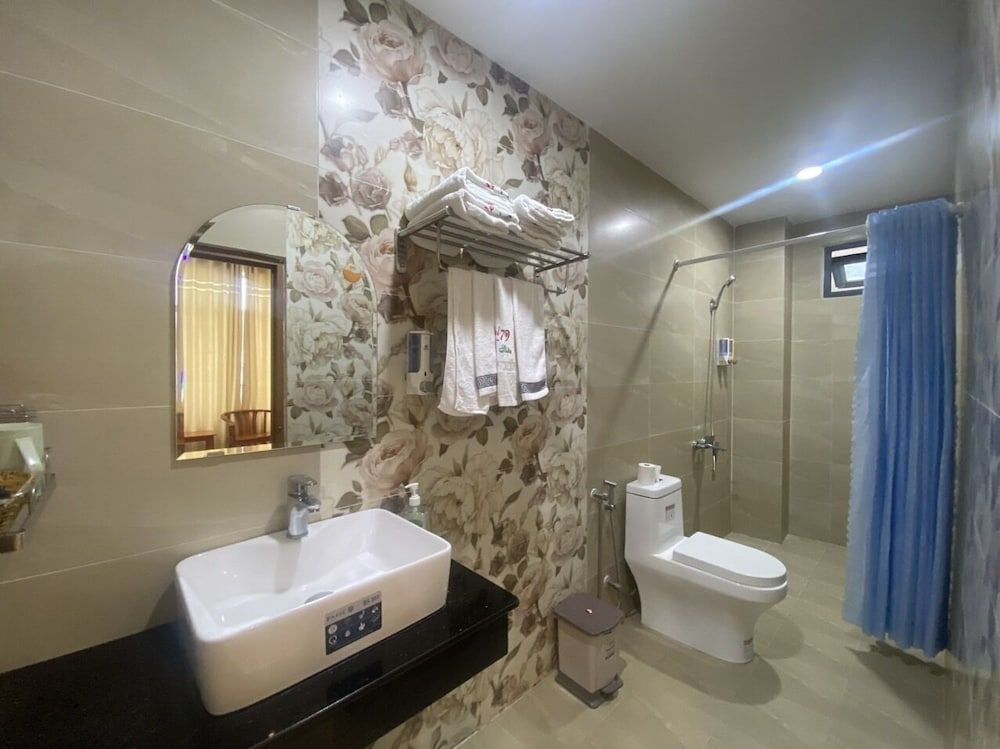 Hotel Van Xuan 79 Design Double Room 5