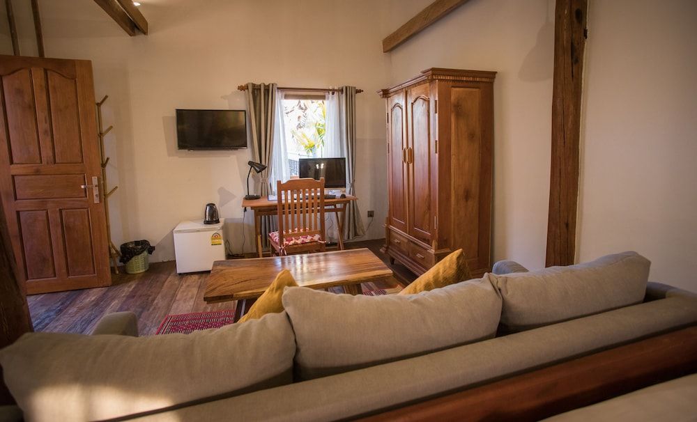 The Wood Family Retreat Family Twin Room, Pool View 5