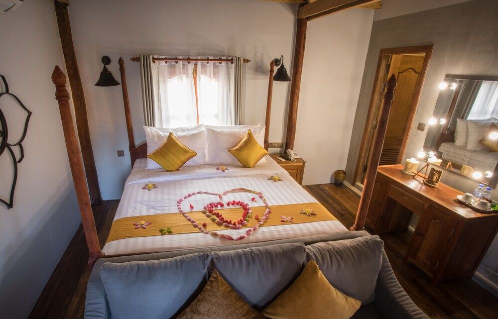 The Wood Family Retreat Family Double Room, Pool View 6