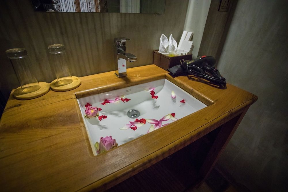 The Wood Family Retreat Family Double Room, Pool View 13