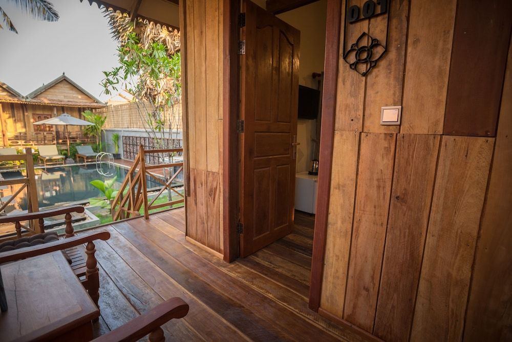 The Wood Family Retreat Family Double Room, Pool View 8