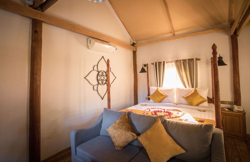 The Wood Family Retreat Family Bungalow, Pool View 5