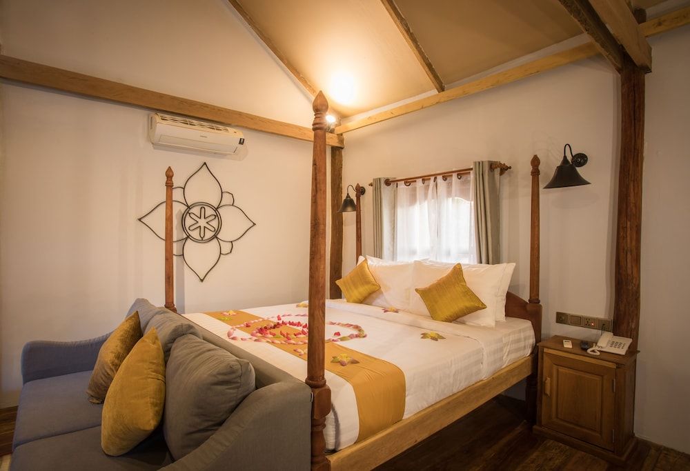 The Wood Family Retreat Family Double Room, Pool View 2