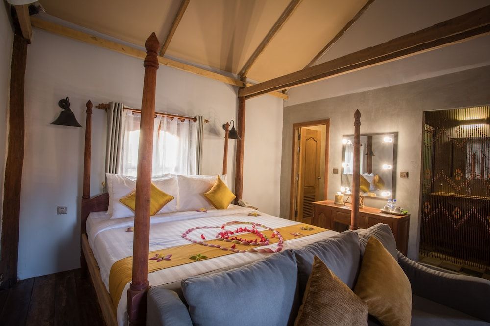 The Wood Family Retreat Family Double Room, Pool View 7