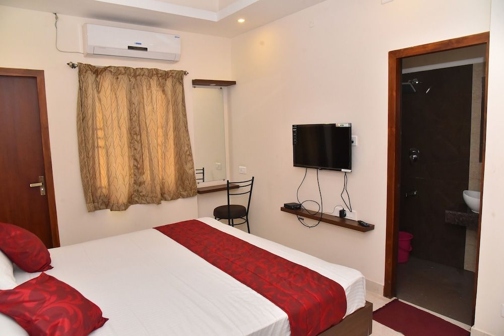 Kommiya Inn Deluxe Room (AC) 2