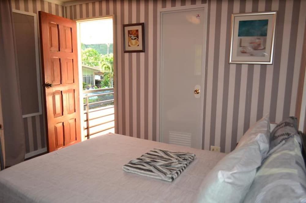 Room, Balcony
