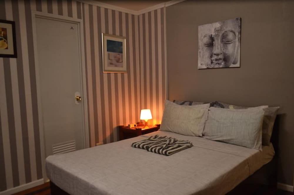 Room, Balcony
