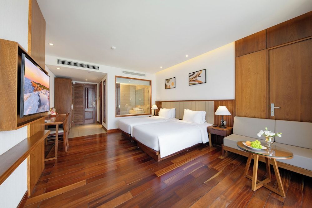 Premier Twin Room, City View